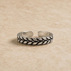Adjustable 925 Sterling Silver Leaf Pattern Toe Ring | Boho Toe ring | Nature Inspired Foot Jewelry | Gift for Women
