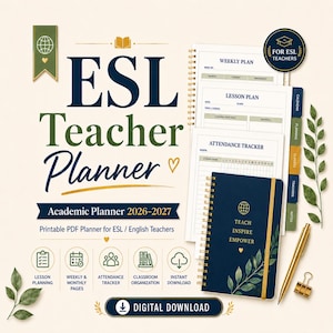 Op de afbeelding: Een digitale ESL-docentenplanner voor 2026-2027 met een donkerblauwe spiraalband en de gouden tekst Teach Inspire Empower. Bevat printbare pagina's voor week- en lesplannen en aanwezigheidslijsten, versierd met groene bladeren.