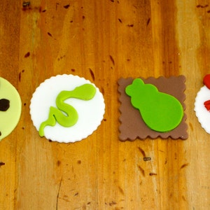 REPTILE NATION Fondant Cupcake, and Cookie Toppers 1 Dozen image 1