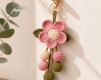 Molde em PDF para chaveiro de flor em crochê, pingente floral em amigurumi, ideal para iniciantes (download digital)