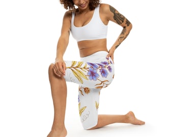 Leggings Capri da donna con stampa floreale botanica viola, abbigliamento sportivo a fiori, pantaloni da yoga a vita alta, leggings fitness