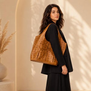Handgemachte MCM Cognac Echtleder Leni Shopper in Visetos