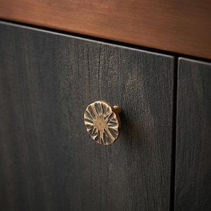 Handmade Hammered Brass Cabinet Knob, Solid Aged Brass Drawer Pull, Luxury Kitchen Hardware – Fonszari Aurea1543