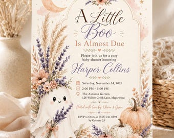 Pode incluir: Um convite retangular para chá de bebê com uma ilustração de um fantasma fofo segurando lavanda, cercado por abóboras, gramíneas secas e flores. O texto diz A Little Boo Is Almost Due para Harper Collins no sábado, 14 de novembro de 2026.