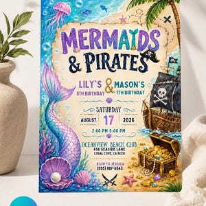 Op de afbeelding: Een rechthoekige verjaardagsuitnodigingskaart met een zeemeerminstaart, een piratenschip en een schatkist. De tekst luidt: MERMAIDS & PIRATES, LILY'S 5TH BIRTHDAY & MASON'S 7TH BIRTHDAY, SATURDAY AUGUST 17 2026, 2:00 PM 5:00 PM, OCEANVIEW BEACH CLUB.