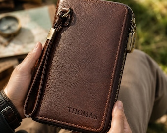 Personalisierbare Leder-Reisetasche für Herren – RFID-Passorganizer mit AirTag und Zahlenschloss