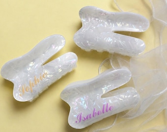 Benutzerdefinierte große perlweiße Zahnkralle Haarspange, personalisierte Name Haarkralle, Hochzeit Haarteil für Brautjungfern, Brautjungfer Geschenk, Geschenk für sie