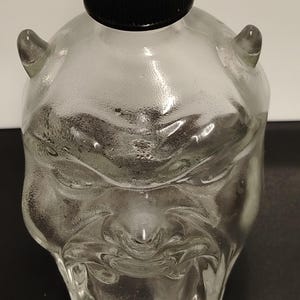 Vintage Teufelskopf-Dekanter/Flasche aus Klarglas | Gothic-Barzubehör für Halloween