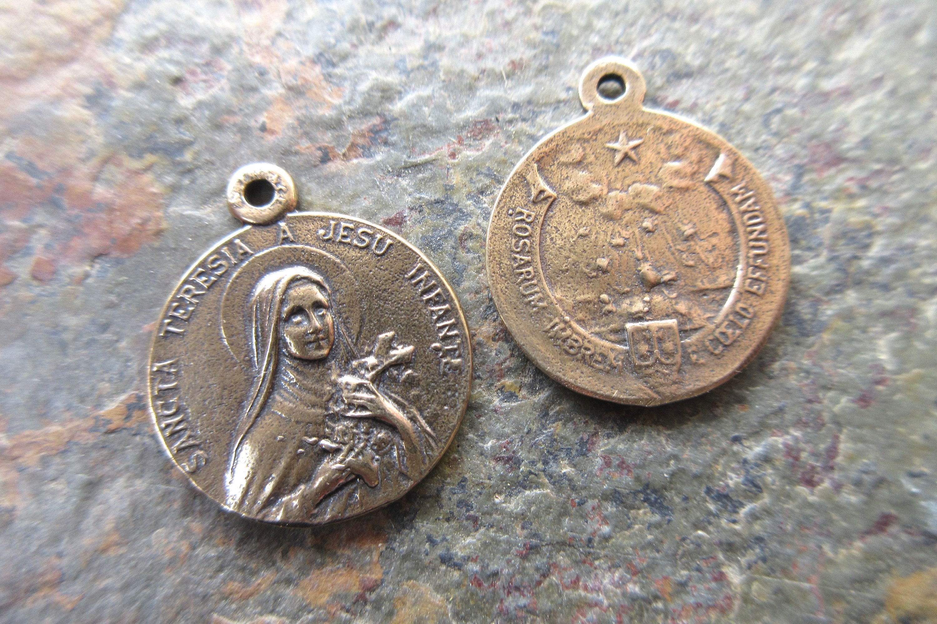 1 pc St. Terese Pure Bronze charm "The little Flower" 18mm x 20mm 2-sided bronze antique replica French catholic Medal MED54-B