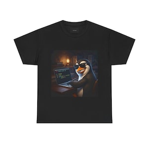 Camiseta de Pingüino Hacker | Camiseta con ilustración de pingüino programando