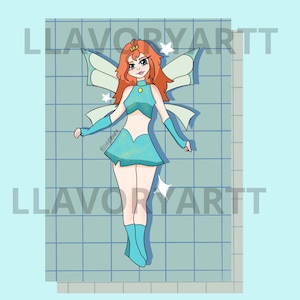 Puede incluir: Una ilustración digital de un personaje de hada con cabello naranja, vistiendo un conjunto de dos piezas turquesa con calentadores de brazos y botas a juego. El personaje tiene alas grandes, una pequeña corona y un fondo de cuadrícula azul con el texto LLAVORYARTT.