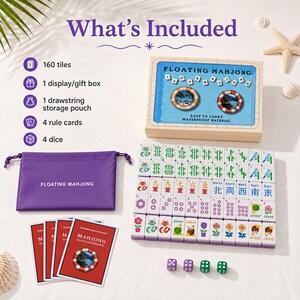 K&ouml;nnte beinhalten: Ein schwimmendes Mahjong-Spielset mit 160 wei&szlig;en Spielsteinen mit bunten Grafiken, einer h&ouml;lzernen Aufbewahrungsbox, einem violetten Kordelzugbeutel mit der Aufschrift Floating Mahjong, vier roten Regelkarten und vier violetten und gr&uuml;nen W&uuml;rfeln.