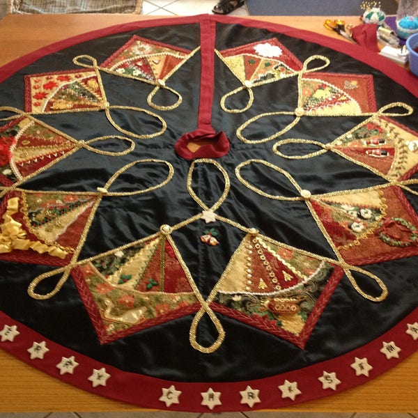 Tutorial - Crazy Quilted large Christmas Tree Skirt