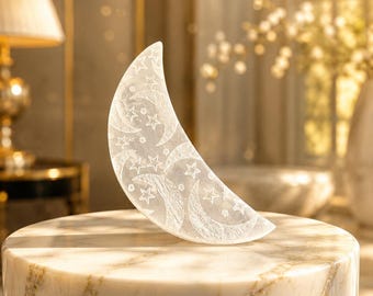 Cristal de sélénite en forme de croissant de lune, 7,6 cm, gravé de lune et d'étoiles. Décoration