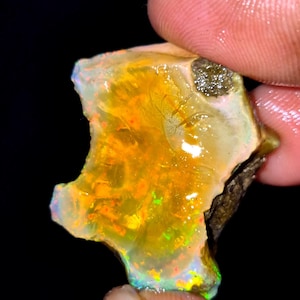 41 Ct Natural Ethiopian Fire Opal Rough Bright Honey Yellow Crystal Opal Welo Opal Multicolor Flash High Quality Rough For Jewelry Making