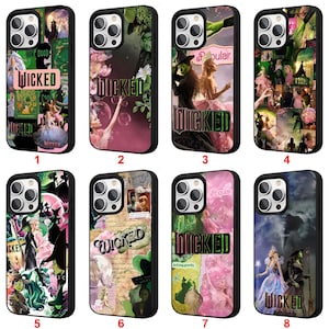 Könnte beinhalten: Acht schwarze Smartphone-Hüllen mit verschiedenen Collage-Designs, inspiriert vom Musical Wicked. Jede Hülle zeigt das Wicked-Logo, Charaktere in grüner und rosa Kleidung sowie thematische Bilder wie Blasen, Kronen und Wolken, mit nummerierten Etiketten von 1 bis 8.