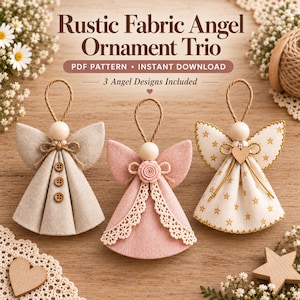 Può includere: Tre ornamenti a forma di angelo in tessuto con teste in perline di legno e cappi in spago. Uno è beige con tre bottoni, uno è rosa con bordo in pizzo e rosa, e uno è crema con stelle dorate e un cuore in legno. Testo: Rustic Fabric Angel Ornament Trio.