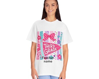 Camiseta con banderín de tercer grado / Personalizable con el nombre del profesor, rayas florales rosas