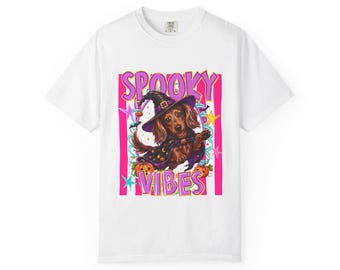 Camiseta de bruja salchicha con ambiente espeluznante / Gráfico de perro de Halloween