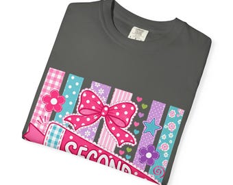 Camiseta con banderín de segundo grado / Camiseta escolar de algodón teñida en prenda