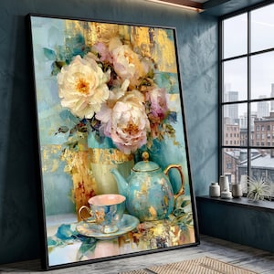 Puede incluir: Una impresión artística enmarcada que presenta una pintura impresionista de un ramo de peonías de color rosa pálido y crema en un jarrón, junto a una tetera azul claro a juego y una taza de té sobre un platillo, con texturas doradas.