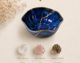 Ciotola Kintsugi con fiori blu cobalto, ceramica Wabi Sabi con decorazioni dorate, piccolo piatto decorativo di ispirazione giapponese, regalo unico e significativo per la casa.
