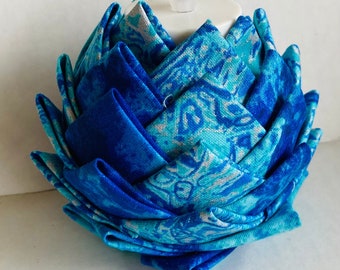 Folded fabric water lily tealight