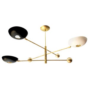 Lustre compact orbital en laiton, 3 bras rotatifs équilibrés, plafond bas