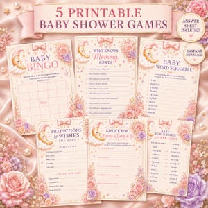 Può includere: Un set di cinque schede di gioco stampabili per baby shower con una luna crescente, nuvole e accenti floreali in tonalità rosa e viola. Le schede includono Baby Bingo, Who Knows Mommy Best, Baby Word Scramble, Predictions and Wishes e Advice.
