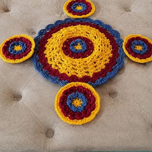 Handgemachtes gehäkeltes Teekannenset und Untersetzer-Set, Baumwollfaden-Deckchen-Set von 5