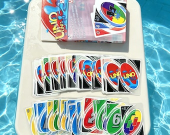 Jeu de cartes UN0 transparent et étanche & jeu de cartes UN0 Emoji, jeu de société portable pour toute la famille, jeu de cartes pour la piscine, la plage, le camping et les voyages, cadeau pour enfants/adultes