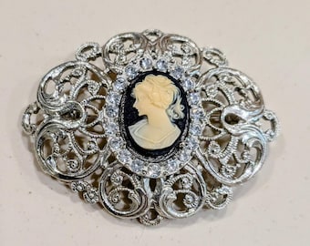 Vintage Silber Tone filigrane Cameo Brosche Strass Halo Schwarz Elfenbein Portrait