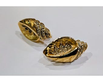 Vintage guldfärgade bladörhängen med klämma och pavé-strass, virvel och textur 3,8 cm
