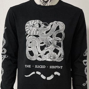 de gesneden slang, shirt met lange mouwen slang, print met lange mouwen, handbedrukt slangenshirt, shirt voor reptielenliefhebber, zwarte lange mouw