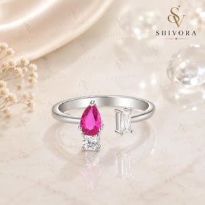 Offener Ring aus 925er Sterlingsilber mit rosafarbenem Birnenrubin im Baguetteschliff, verstellbar, minimalistisch, als Verlobungsgeschenk