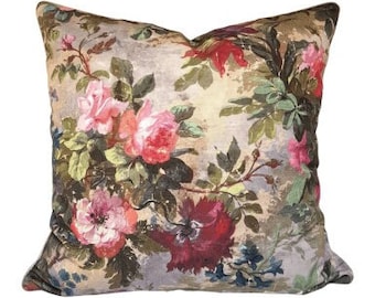 Funda de almohada con estampado floral Rubelli, diseño de violeta otoñal, hecha a mano en Italia.