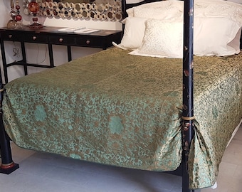 Luxe beddengoed kingsize sprei groene en gouden zijde jacquard rubelli-stof Les Indes Galantes-patroon - handgemaakt in Italië