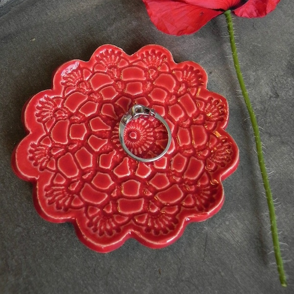 Valentinstag Keramik Blumenplatte Mohn rot Schale Spitze Muster Ring Halter Valentine Keramik