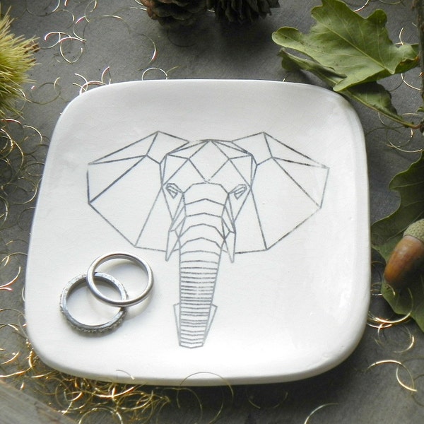 Plat à bibelot éléphant géométrique, royaume de la faune, assiette en céramique poterie grise et blanche, plat à anneau carré décoration de la maison en porcelaine animale