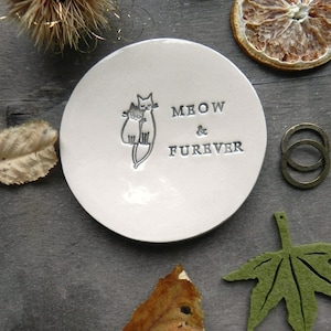 Verlobungsringhalter, personalisierter Keramikteller mit Katze, Eheringschale, Meow & Furever Jubiläumsringkissen, individuelle Ringschale aus Keramik Bild 3