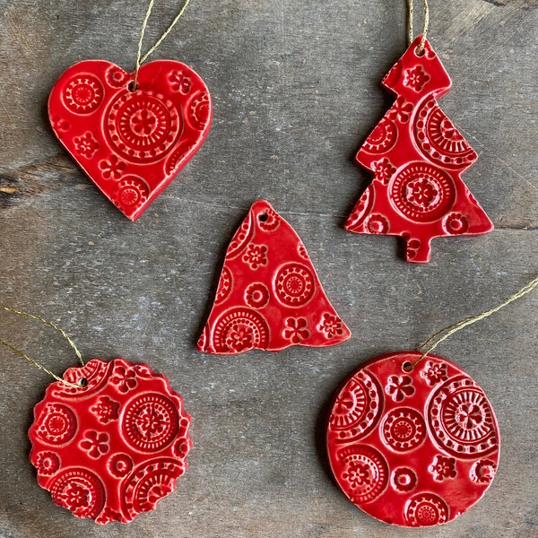 Décorations de Noël en dentelle rouge, lot de 5 poteries Holliday, sapin de Noël, coeur, cloche, coquille Saint-Jacques, cercle, décorations faites main