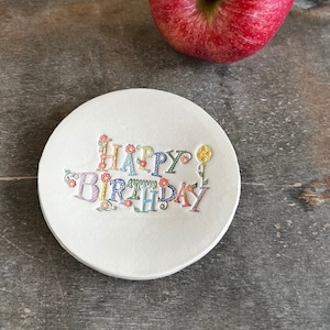 Prato de cerâmica para feliz aniversário, prato de joias de cerâmica com letras de flores, suporte de joias colorido para presente de aniversário