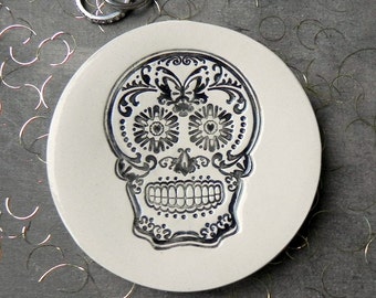 Persoanlized Black Sugar Skull Ceramic Plate, Halloween Wedding, Day of the Dead Pottery Ring Dish, Halloween Decoration