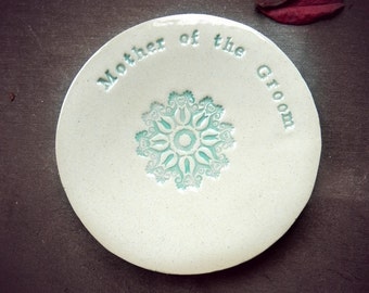 Mother of the Groom Wedding Gift, Personalized Mom Ring Holder Ceramic Plate, Flower Mandala Ring Dish, Mother of the Groom Plate