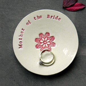 Madre della sposa Sposa Sposa Porta Anello Regalo Piatto in ceramica Fiore Mandala Anello Piatto Gioielli Avorio Piatto