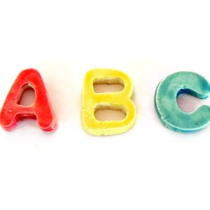 Letras de cerâmica, azulejos de mosaico personalizados, alfabeto colorido pequeno personalizado, 2 a 7 letras de cerâmica, cerâmica arco-íris, projeto de artesanato em cerâmica