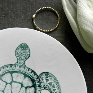 Schildkröte Porzellan Ringschale, grün weiße Keramik Platte, Natur inspiriert Schmuckschale, Tier Schmuckschale, Schildkröte Keramik Wohnkultur Bild 3