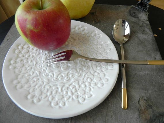 Rustic Snow White Lace Ceramic Dessert Plate, Romantic White Pottery Serving Plate, Gift for Mom, Hand Built Kitchen Plate, Ceramic Dish