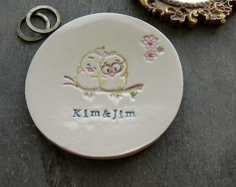 Personalized Little Birds Wedding Ring Holder, Bird Couple Ceramic Ring Dish, Ivory Ring Pillow Custom Ring Bearer Bowl Eco Friendly Pottery