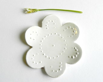 White Ceramic Dish Flower Dots Bridal Gift Jewelry Plate Pottery Ring Holder Wedding Decoration Wedding Gift